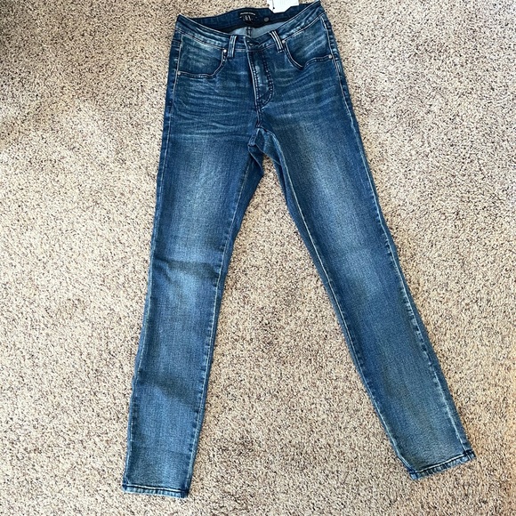 NWT universal standard Seine as 4, 32” jeans - Picture 4 of 5